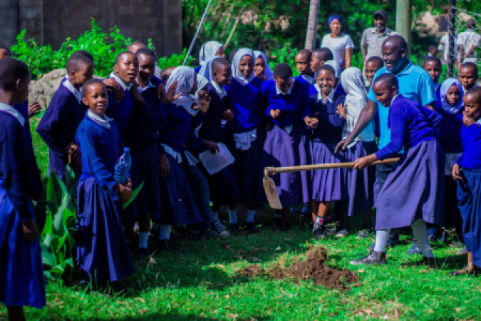 Katika kutekeleza mradi wetu wa SASA unaofadhiliwa na GIZ Mwanza tuliweza kuwashawishi jamii na shule mbalimbali kutumia njia za asili katika kutunza mazingira